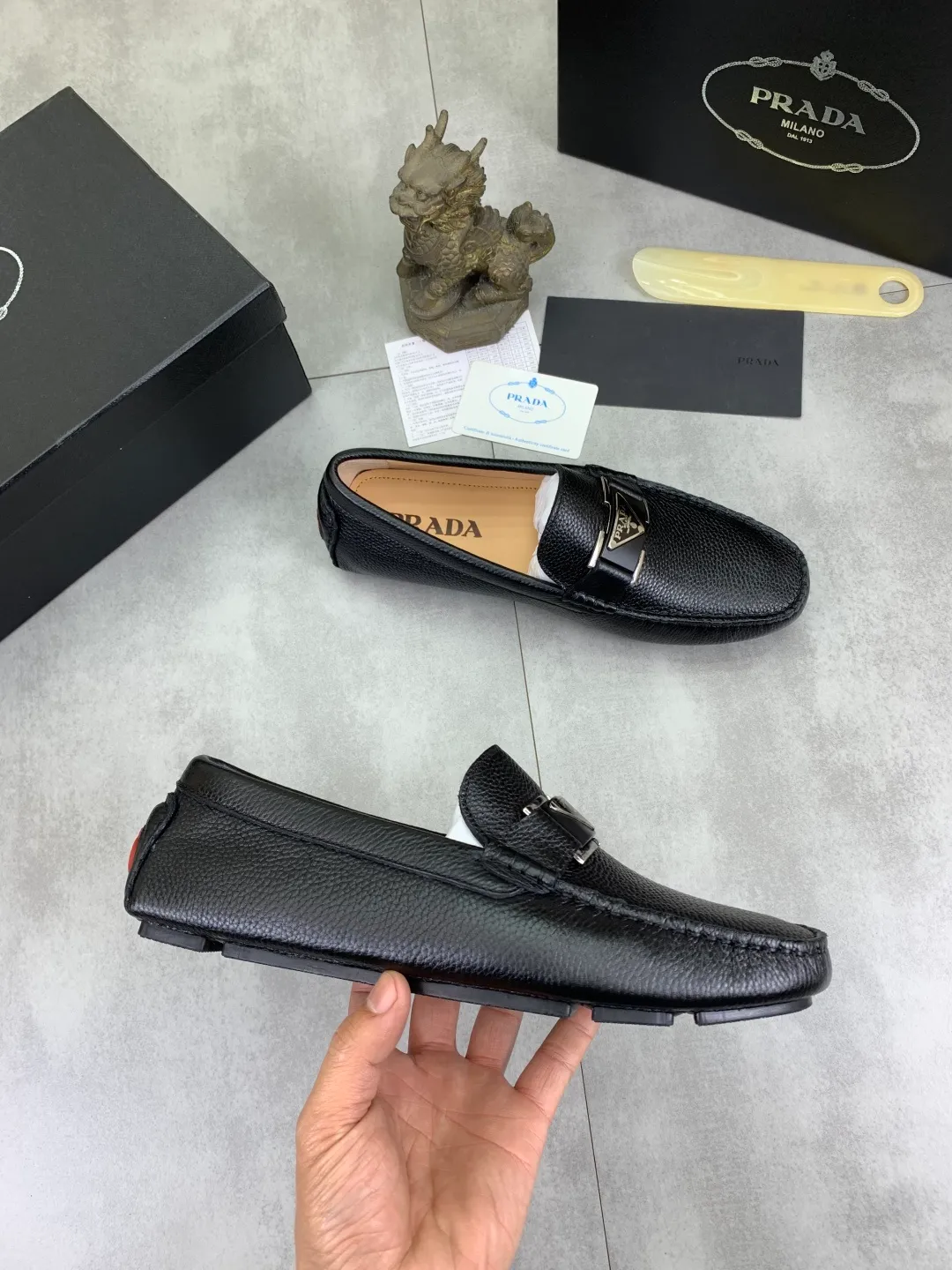 Men's Men's Shoes 💰P380💰【New Style】🆘 🔥🆕【PRADA】Prada Hong Kong high-quality pea shoes. Loaf style for lazy people. This fabric is made of 🇮🇹 imported top-grade Italian first-layer cowhide➕full first-layer pigskin lining. The lining is more high-end. The original non-slip and wear-resistant rubber outsole is the only choice for driving. Size: 38-45 4️⃣colors available